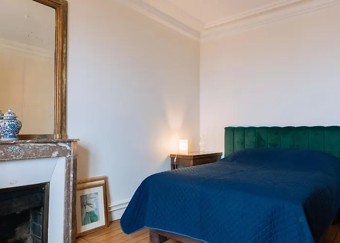 Stylishly Decorated 2Bd Apartment Montmatre!