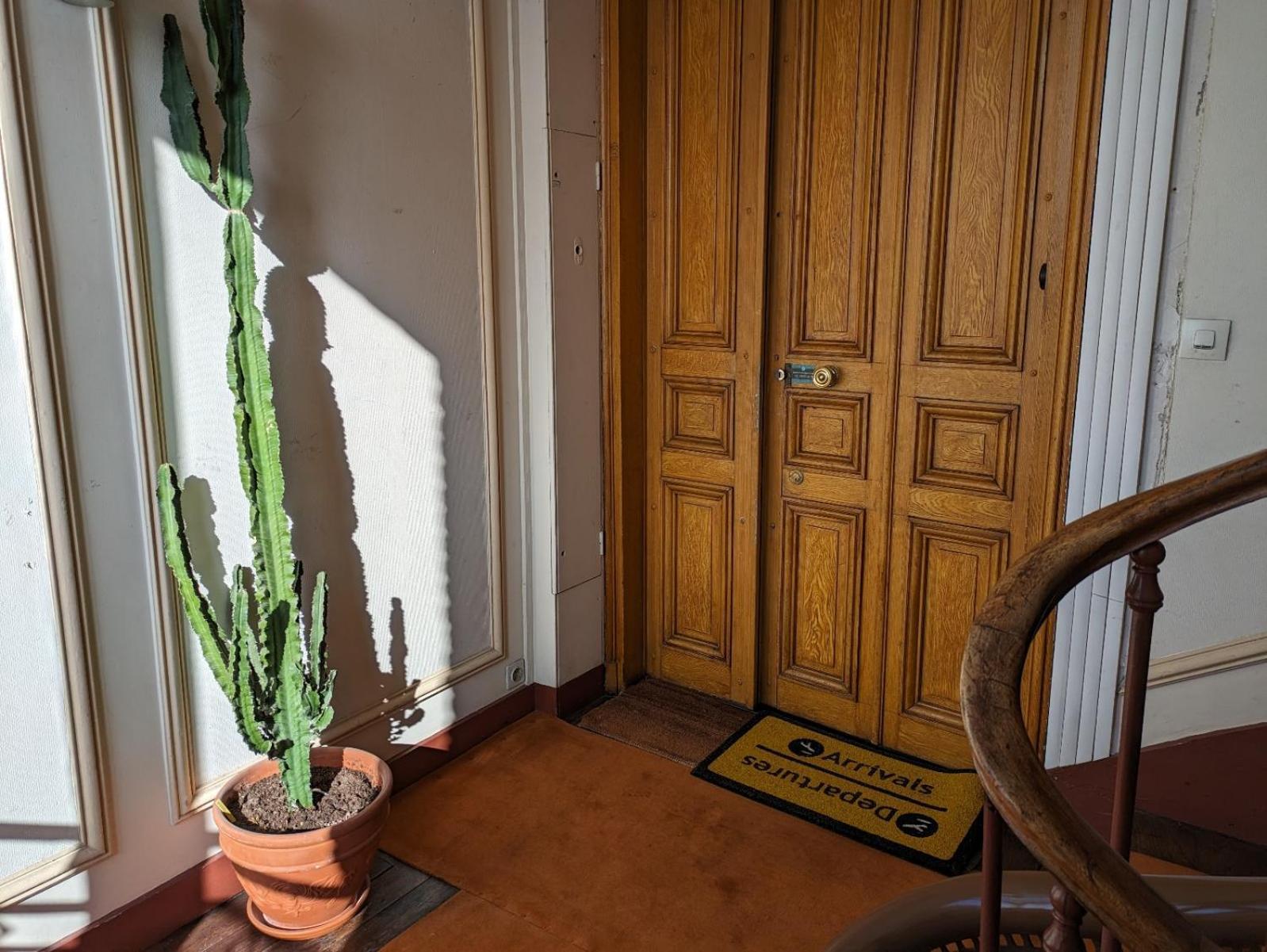 Stylishly Decorated 2bd Montmatre! Appartamento Parigi