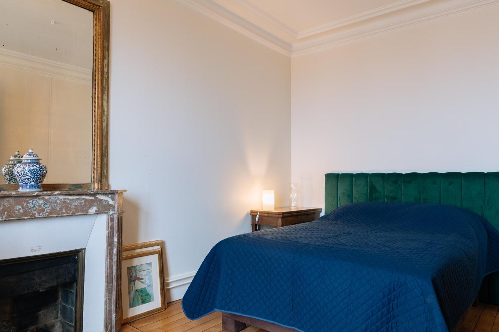 Stylishly Decorated 2bd Montmatre! Appartamento Parigi